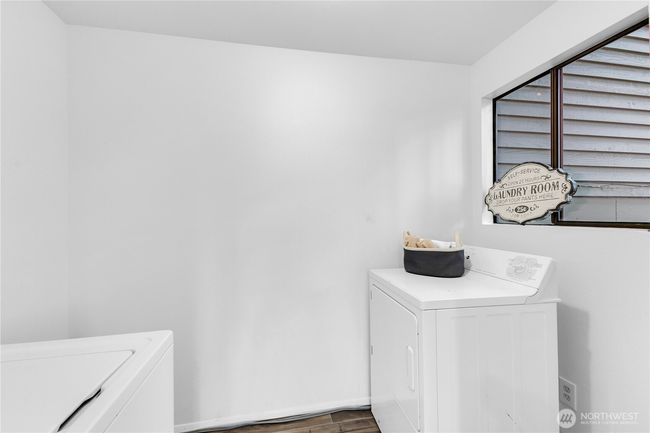 Laundry Off Kitchen | Image 21