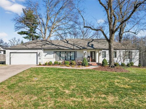 3800 W 84th Ter, Prairie Village, KS, 66206-1347 | Card Image