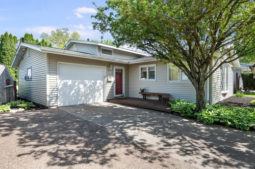 1511 Parklane Dr, Bettendorf, IA, 52722-3641 | Card Image