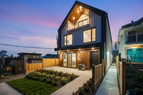 1-3623 Triumph St, Vancouver, BC, V5K1V4 | Card Image