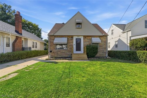 29963 Phillips Ave, Wickliffe, OH, 44092-1705 | Card Image