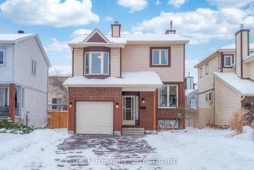 4 Huntersfield Dr, Ottawa, ON, K1T3E4 | Card Image