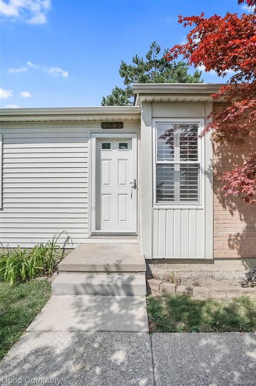 2826 Roundtree Dr, Troy, MI, 48083-2342 | Card Image