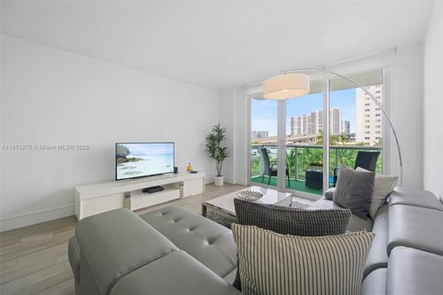 apt-402-19370 Collins Ave, Sunny Isles Beach, FL, 33160-2204 | Card Image