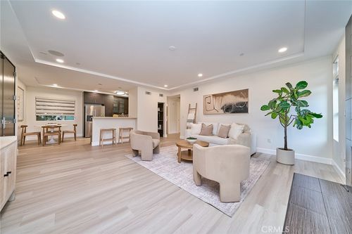 202-5525 W Olympic Blvd, Los Angeles, CA, 90015-1605 | Card Image