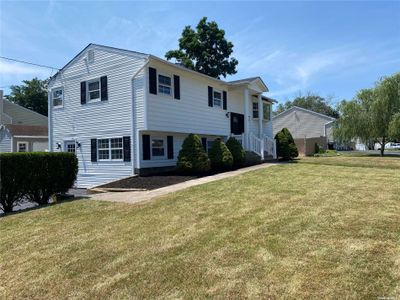 1702 Wave Avenue, House other with 5 bedrooms, 2 bathrooms and null parking in Medford NY | Image 3