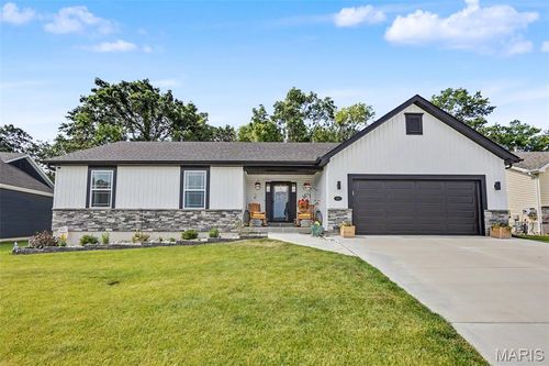 343 Birchwood Dr, Moscow Mills, MO, 63362-1952 | Card Image