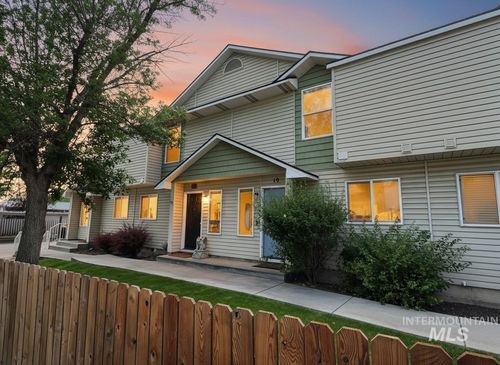 19 E King St, Meridian, ID, 83642-2767 | Card Image