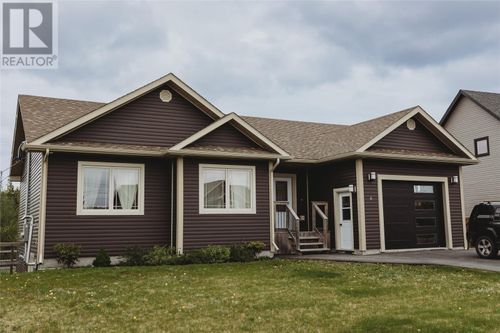 10 Hobbs St, Gander, NL, A1V0E5 | Card Image