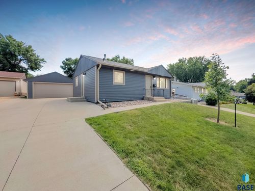 928 S Harrington Ave Avenue, Sioux Falls, SD, 57103 | Card Image
