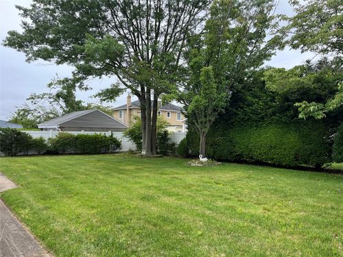 235 10th St, Bethpage, NY, 11714-1701 | Card Image