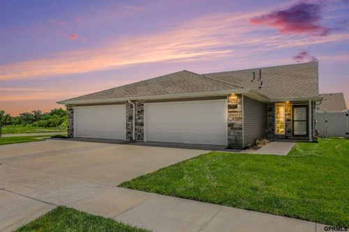 9015 Buckshot Rd, Lincoln, NE, 68507-1230 | Card Image