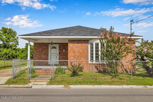 172 Hoxie St, Biloxi, MS, 39530-4533 | Card Image