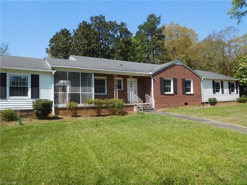 2825 Windsor Rd, Winston-Salem, NC, 27104-3045 | Card Image