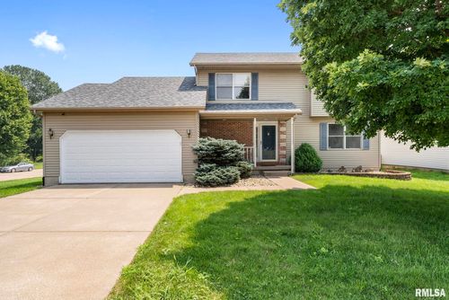 3101 Fieldcrest Dr, Davenport, IA, 52806-2798 | Card Image