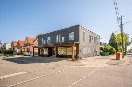 4-132 Ahrens St W, Kitchener, ON, N2H4C7 | Card Image