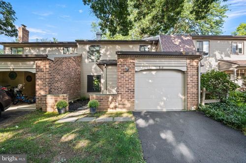 402 Danor Ct, CHESTERBROOK, PA, 19087-1232 | Card Image
