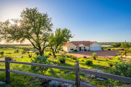 289 Scenic Outlook Trl, Fredericksburg, TX, 78624-6879 | Card Image