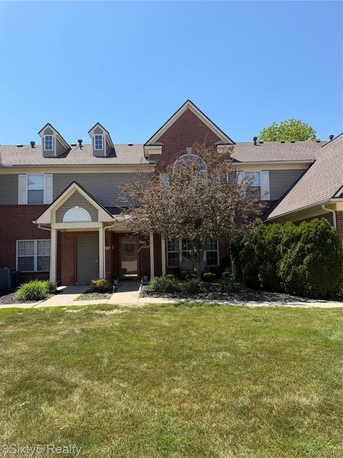 27345 Hidden Oaks Dr, Brownstown Twp, MI, 48183-3060 | Card Image