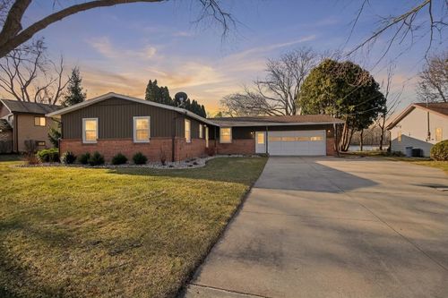 901 Riverview Dr, Alma, MI, 48801-2164 | Card Image