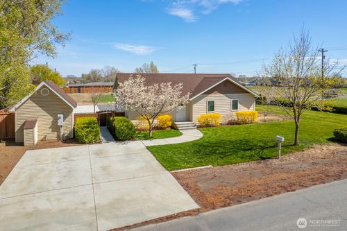 2143 Valley Rd Ne, Moses Lake, WA, 98837-7634 | Card Image