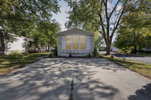 579 Park Ave, BELVIDERE, IL, 61008-8242 | Card Image