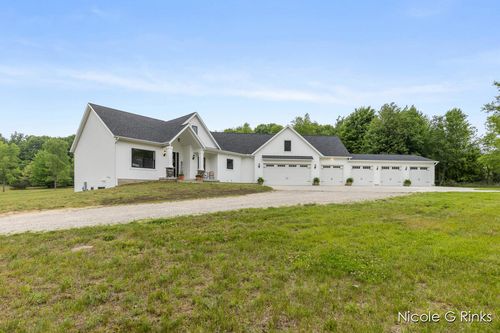 9860 Button Rd, Belding, MI, 48809-9720 | Card Image