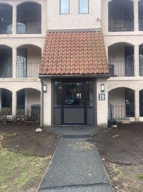 19-6-685 Oak St, Brockton, MA, 02301-1185 | Card Image