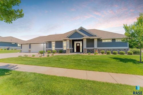 512 S Red Spruce Ave, Sioux Falls, SD, 57110-6267 | Card Image