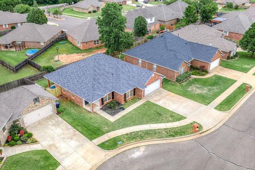 11017 Nw 107th Cir, Yukon, OK, 73099-8092 | Card Image