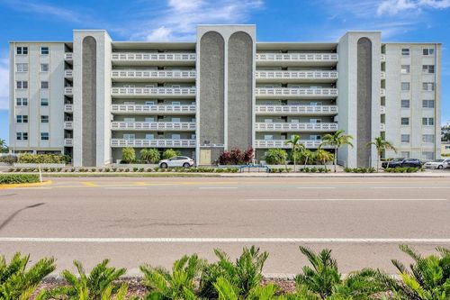 303-7321 Central Ave, St Petersburg, FL, 33710-7452 | Card Image
