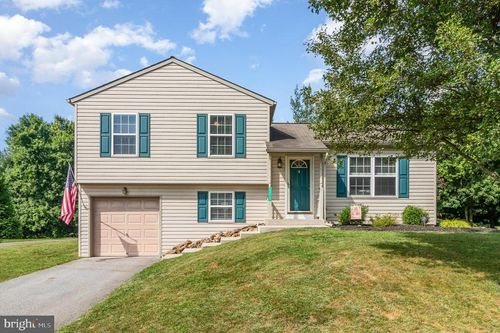 111 Skip Jack Way, Bainbridge, PA, 17502-9366 | Card Image