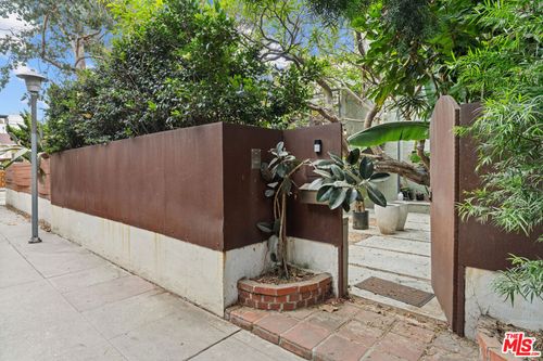132 Vista Pl, Venice, CA, 90291-3258 | Card Image