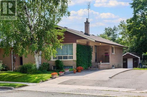 887 Brimorton Dr, House with 4 bedrooms, 1 bathrooms and 2 parking in Scarborough ON | Card Image