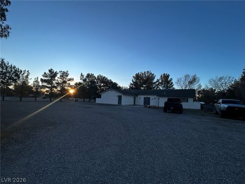 2481 E Falcon St, Pahrump, NV, 89048-6376 | Card Image