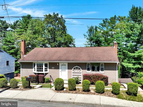 1806 2nd Ave, POTTSVILLE, PA, 17901-2036 | Card Image