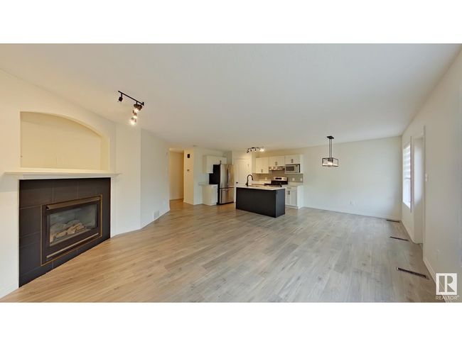 524 90 St Sw, House other with 3 bedrooms, 4 bathrooms and 4 parking in Edmonton AB | Image 4