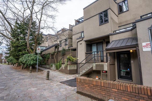815 Sawcut, Townhouse with 2 bedrooms, 1 bathrooms and 1 parking in Vancouver BC | Image 2