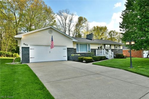 849 Brookfield Ave, Youngstown, OH, 44512-4104 | Card Image