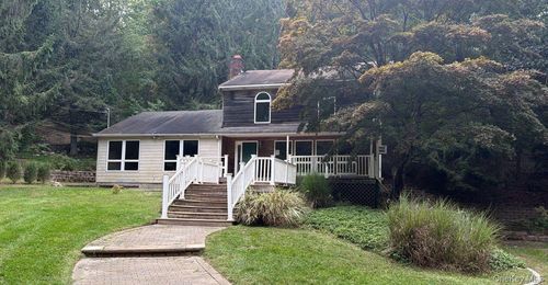56 E Bartlett Rd, Middle Island, NY, 11953-1904 | Card Image