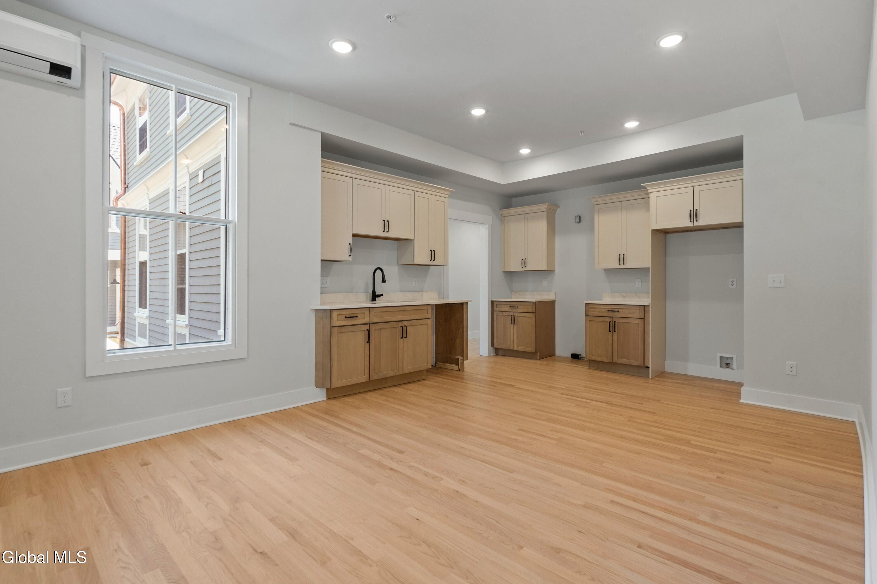 Residential in Saratoga Springs, Outside 3