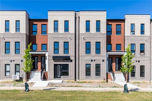 243 Burke St, Hamilton, ON, L8B0M3 | Card Image