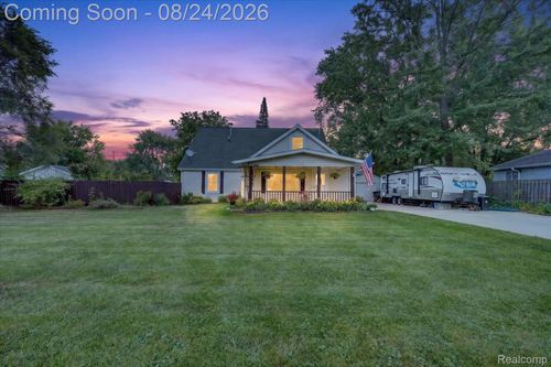8847 Rosella St, Taylor, MI, 48180-2974 | Card Image