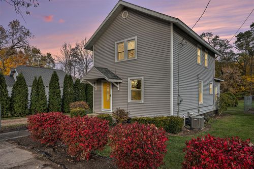 424 N Dean St, Centreville, MI, 49032-9677 | Card Image