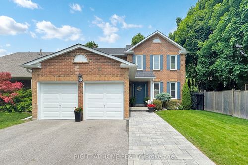 363 Crossland Gate, Newmarket, ON, L3X1B5 | Card Image
