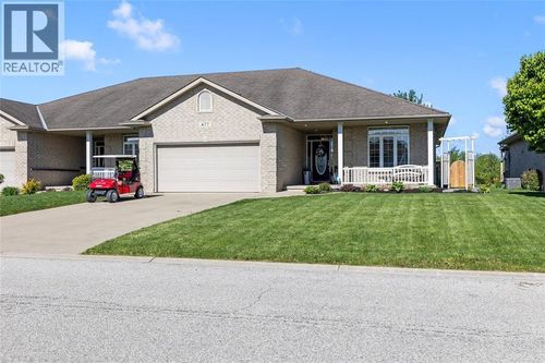 477 1st Avenue, Petrolia, ON, N0N1R0 | Card Image