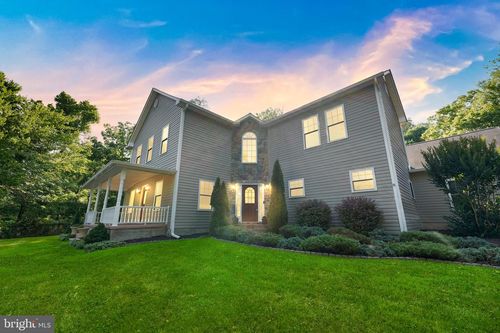 18944 Woodburn Rd, LEESBURG, VA, 20175-9034 | Card Image