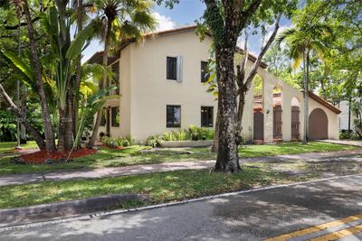 446 Minorca Ave, House other with 3 bedrooms, 2 bathrooms and null parking in Coral Gables FL | Image 3