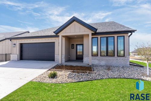 5821 E Rush St Street, Sioux Falls, SD, 57110 | Card Image