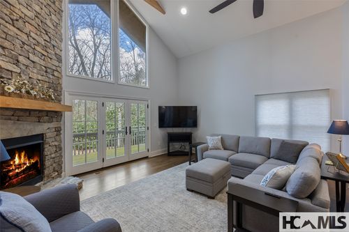 19-B Whiteside Mountain Rd, Highlands, NC, 28741-7355 | Card Image